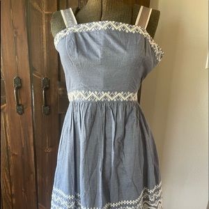 Womens size 6 Jessica Simpson dress. Light chambray blue.  Dress does zip up.